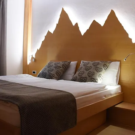 Hotel Corona Pinzolo Exterior foto